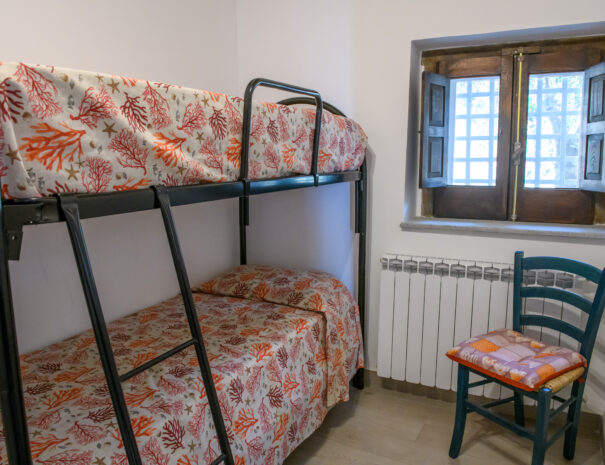 Panoramica camera con letto a castello b&b nova siri